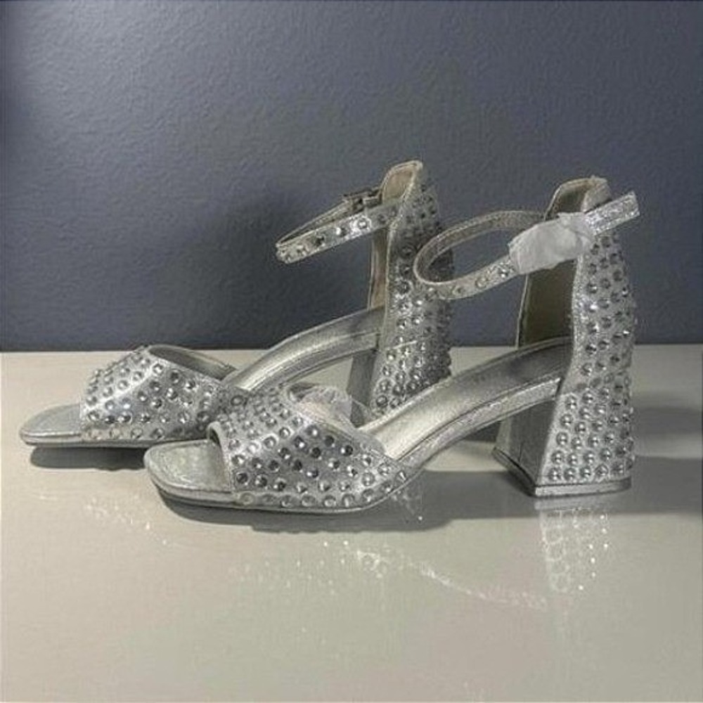 Kenneth Cole Sandals Womens 6.5 Silver New Studded Block Heel Ankle Strap